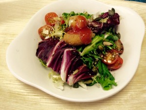 ensalada-pollos-croquetas