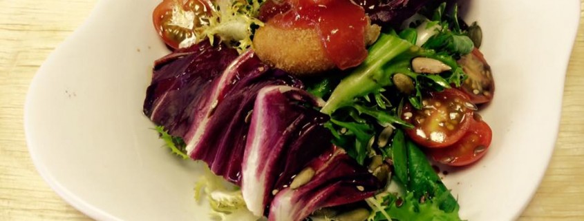 ensalada-pollos-croquetas